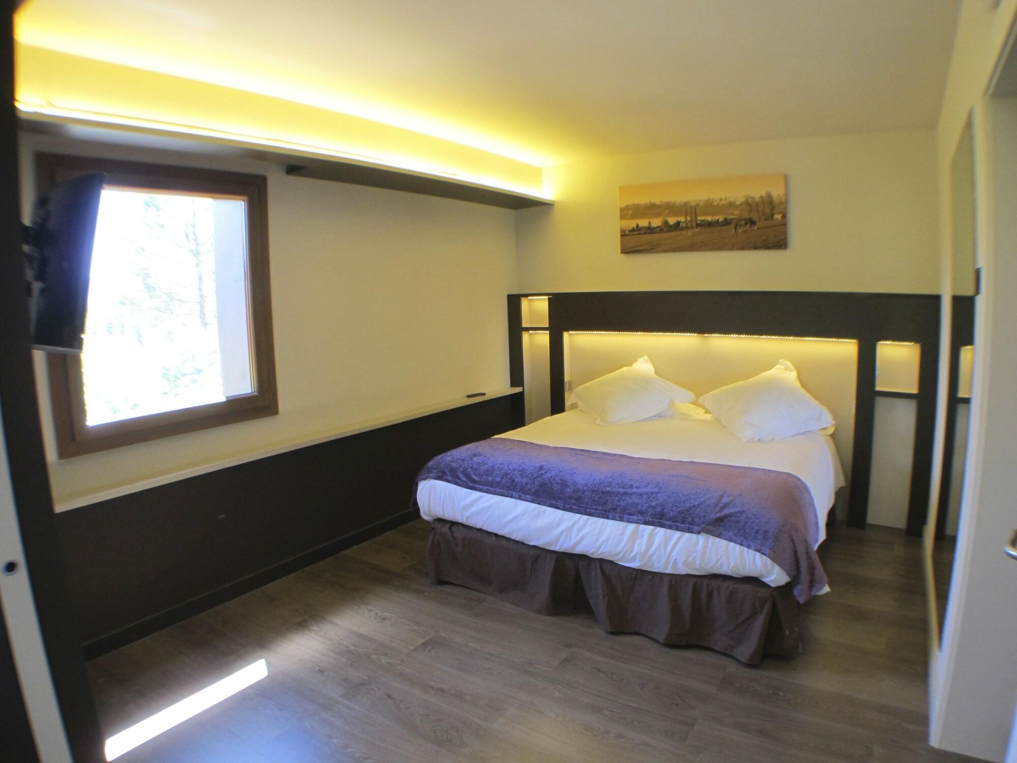 Hotel Mirador Lles Bagian luar foto