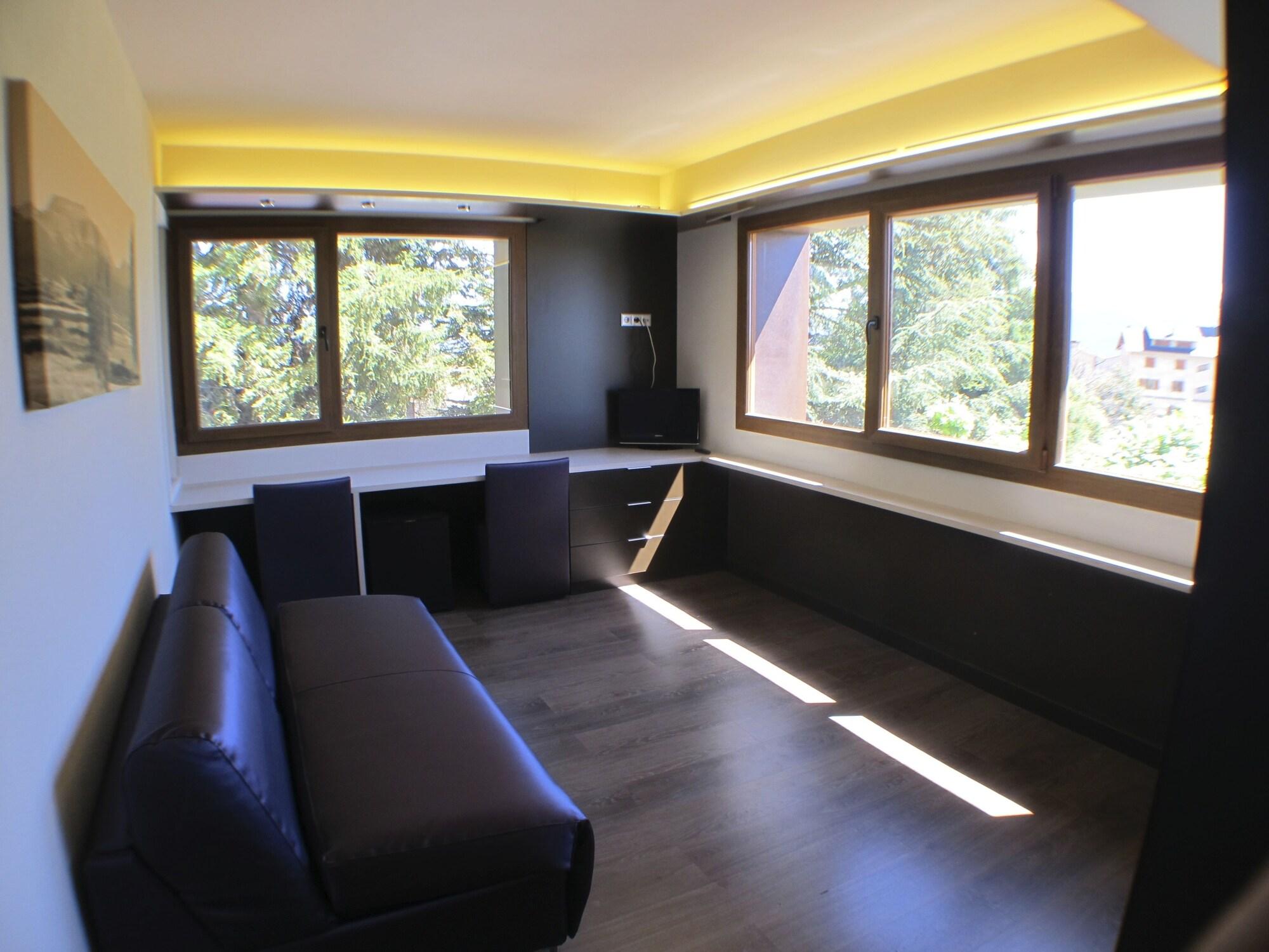 Hotel Mirador Lles Bagian luar foto