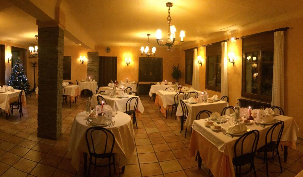 Hotel Mirador Lles Bagian luar foto