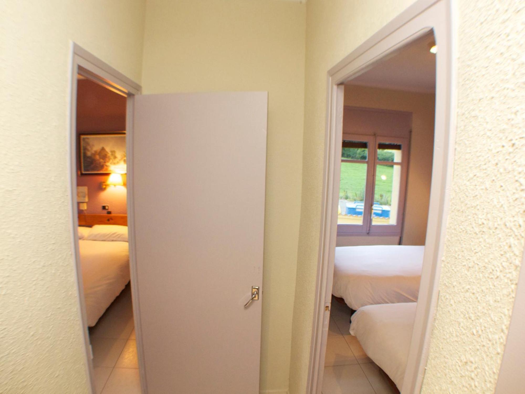 Hotel Mirador Lles Bagian luar foto